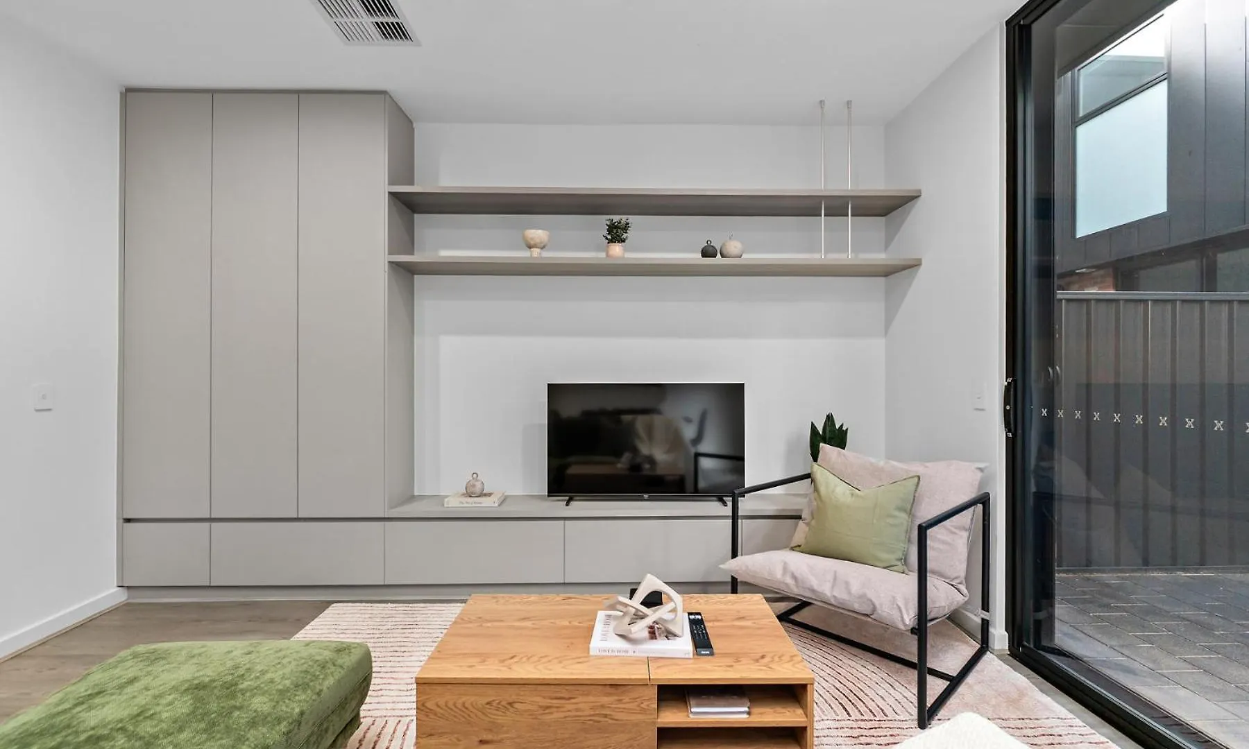 Modern 3 Bedroom Townhouse Near Adelaide With Workspace And Parking 0*,  אוסטרליה