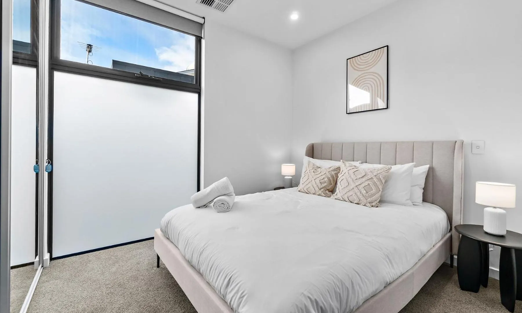 דירה Modern 3 Bedroom Townhouse Near Adelaide With Workspace And Parking